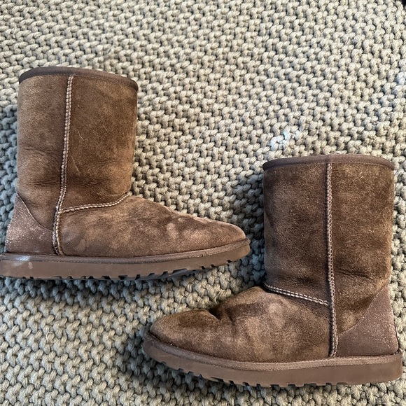 UGG Classic Short Boots in Brown - Picture 4 of 8
